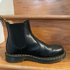 Doc Martens 2976 Smooth Leather Chelsea Boots